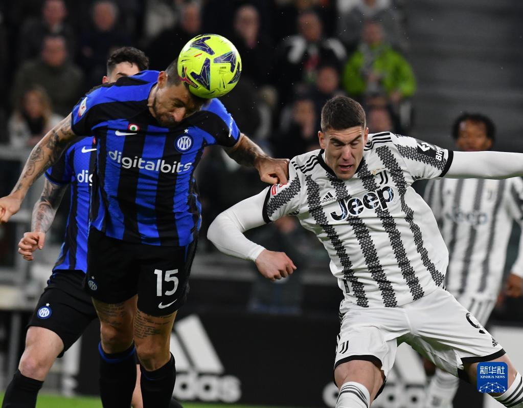 日职联战报：江坂任、卢考破门，冈山绿雉2-1战胜清水心跳（J联赛战报：江坂任与卢考建功，冈山绿雉2-1力克清水心跳）