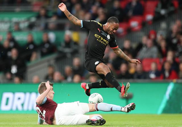 埃梅里两次各项赛事十连胜，是维拉队史首位做到的主帅（埃梅里两度率维拉各项赛事十连胜，成队史首位达成此纪录的主帅）