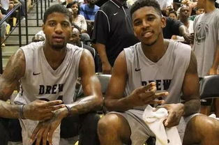 战皇马赛前阿诺德壁画被破坏，旁边写着“叛徒”和“再见”（战皇马前，阿诺德壁画被毁，旁留“叛徒”“再见”字样）