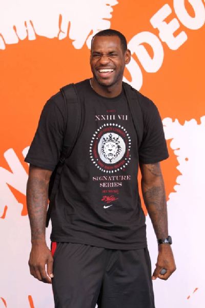 阿斯预测巴萨vs布鲁日首发：莱万领衔，拉什福德替补（阿斯报预测巴萨战布鲁日首发：莱万压阵，拉什福德替补待命）