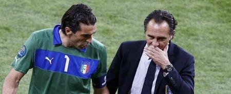 产量和效率都差不少！半场三分对比：马刺19中11 鹈鹕仅17中4（半场三分差距悬殊：马刺19投11中，鹈鹕17投仅4中）