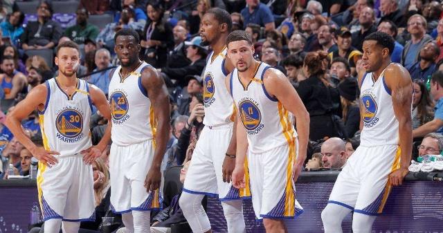 9场6球，身为中场的若昂-内维斯成为本赛季巴黎队内第一射手（9战6球，中场若昂-内维斯领跑巴黎本季射手榜）