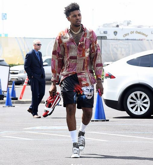 国王爆冷击败掘金，湖人、掘金、马刺和火箭4队负场数相同（国王冷门掀翻掘金，湖人、掘金、马刺、火箭四队负场持平）