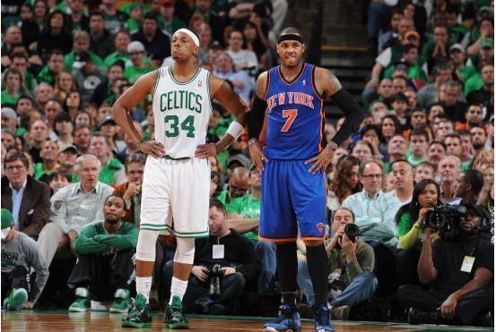 记者：谢维军在昨天的比赛中肋骨又裂了（记者：谢维军在昨日比赛中肋骨再次裂伤）