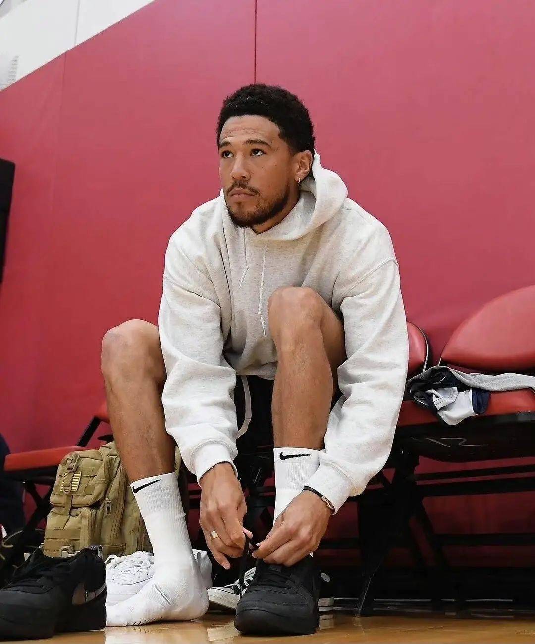 FC26坚不可摧：萨拉赫领衔，萨卡、莫德里奇、卡马文加在列（FC26铁壁阵容：萨拉赫挂帅，萨卡、莫德里奇、卡马文加齐聚）