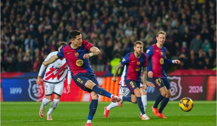 比赛集锦：西班牙4-0格鲁吉亚（西班牙四球零封格鲁吉亚：精彩回放）