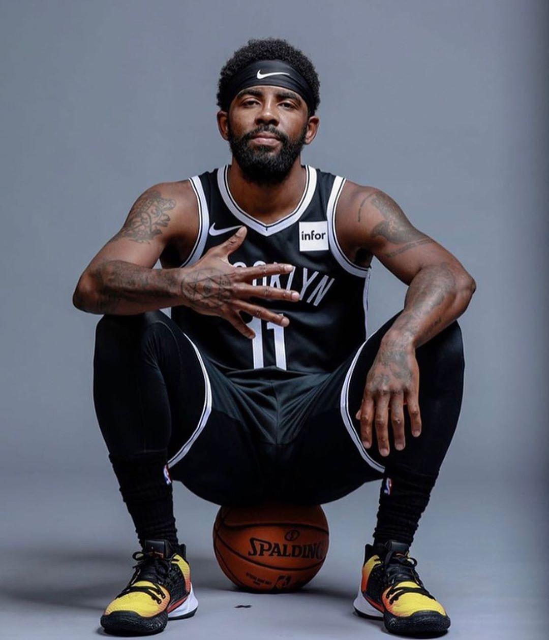 尼克斯晋级半决赛后，每位球员都能获得103000美元的奖金（尼克斯打进半决赛，队内每人奖金10.3万美元）