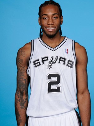 詹姆斯篮板抢断关键时刻锁定胜局（詹姆斯关键篮板与抢断锁定胜局）