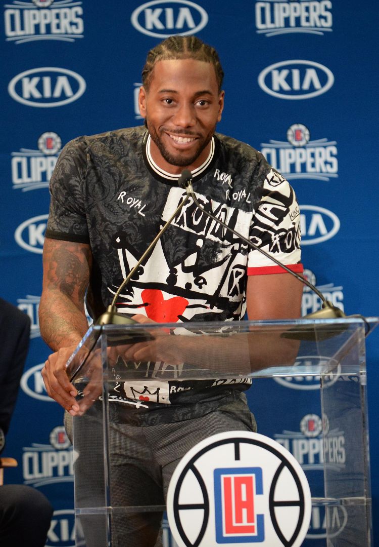 曼联签新中场恐突破1亿转会费大关！曝巨头考察左闸，被誉为德国坎塞洛（曼联追新中场或砸超1亿！曝高层考察左后卫，被誉为德国坎塞洛）