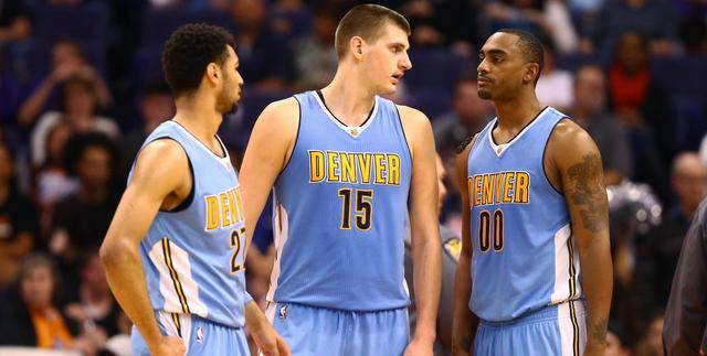 这吹罚下向队员传递啥？乌度卡：做自己 不要因糟糕吹罚改变自己（乌度卡谈争议吹罚：球员要保持自我，不因判罚而改变）