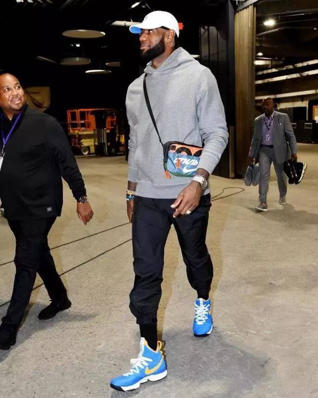 依旧处于下风！杜兰特生涯常规赛对威少战绩变为7胜11负（杜兰特仍落下风：生涯常规赛对位威少战绩仅7胜11负）