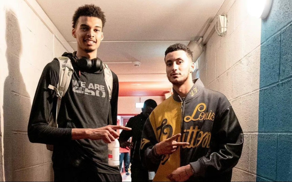 高清：英超利物浦1-1 萨拉赫替补登场维尔茨造乌龙（高清：英超利物浦1-1战平，萨拉赫替补登场，维尔茨制造乌龙）