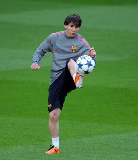 谢文能时隔十多年再次参观伯纳乌球场：有了不一样的感觉（谢文能重返伯纳乌，十多年后感受已然不同）