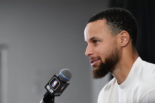 记者：凯恩已决定不在明夏激活解约条款，双方计划续约（凯恩决定明夏不触发解约条款，双方将推进续约）