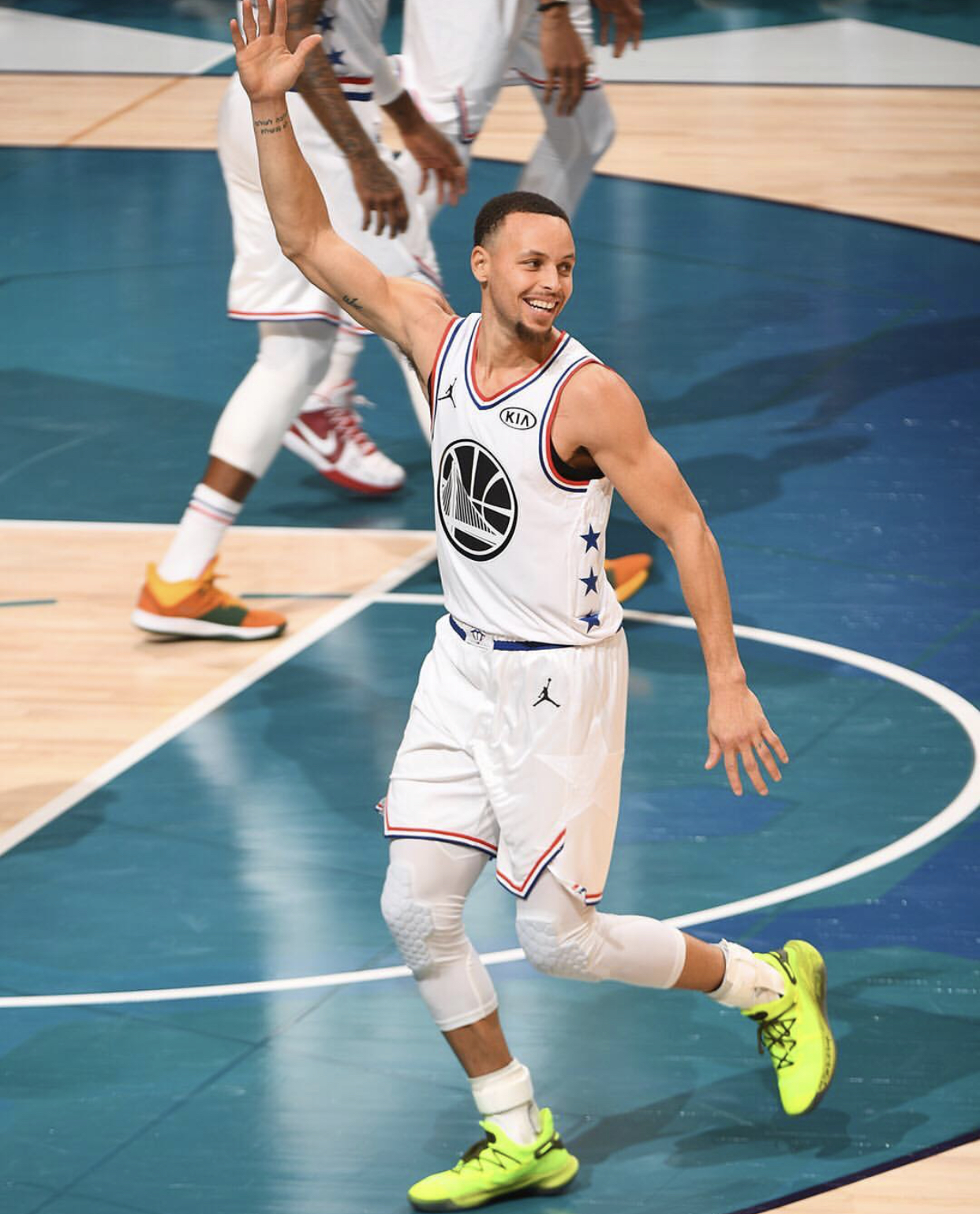 每体：巴萨考虑出售卡萨多并标价3000万欧，切尔西对他感兴趣（每体：巴萨拟以3000万欧出售卡萨多，切尔西有意引进）