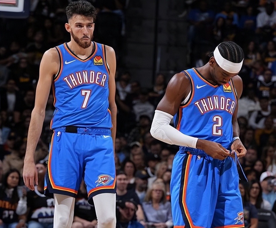 詹姆斯杜兰特圣诞大战交锋记录相近，胜负难料（詹杜圣诞对决战绩接近，胜负成谜）