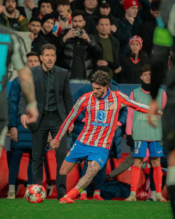 蓝军秘史：斯坦福桥点球点下方安葬着蓝军传奇奥斯古德的骨灰（蓝军隐秘往事：斯坦福桥点球点下埋着传奇名宿奥斯古德的骨灰）