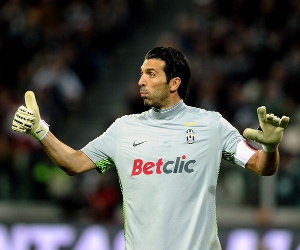 关于快船补强的两笔交易方案，他俩能帮助哈登拿生涯首冠吗（快船两大补强交易方案曝光：这两人能否助哈登冲击生涯首冠？）