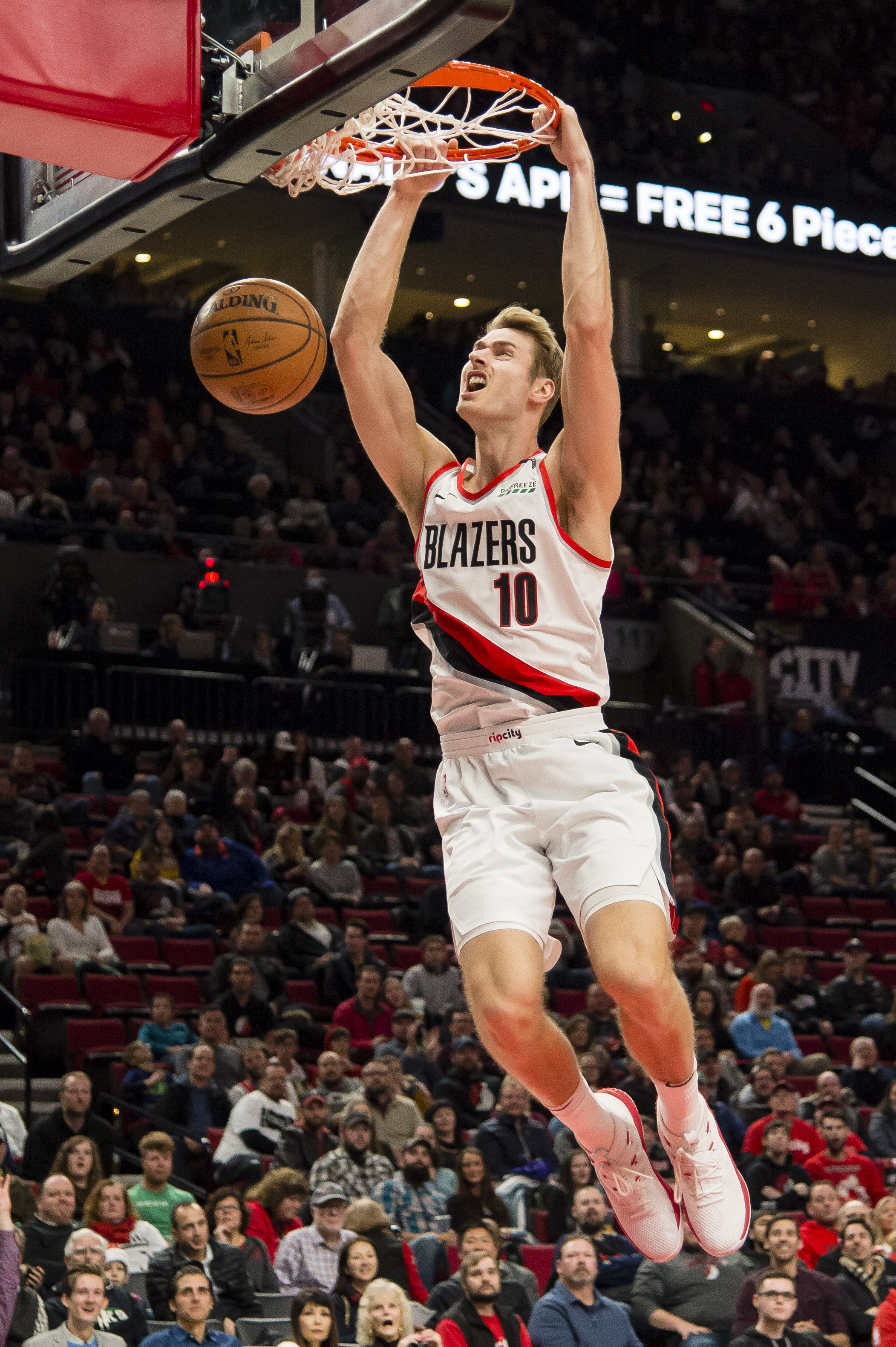 赫内斯说瓜帅想让你接手曼城？孔帕尼：我100%专注于拜仁（赫内斯称瓜迪奥拉盼其执教曼城？孔帕尼：我对拜仁100%投入）