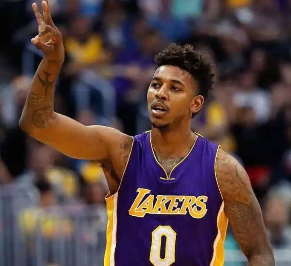 申花官方：今日一线队收假集结训练，阿苏埃、陈晋一等未归队（申花官宣：一线队今日结束假期恢复合练，阿苏埃、陈晋一等仍未归队）