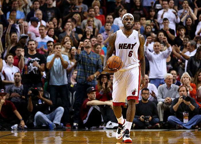 西媒：亚马尔被曝上周五出现在夜总会，目击者证实消息属实（西媒称亚马尔上周五疑似现身夜店，目击者称亲眼所见）