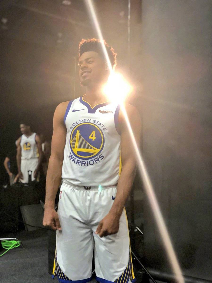 杨瀚森的竞技特点与球迷期待（杨瀚森：场上风格解析与球迷期许）