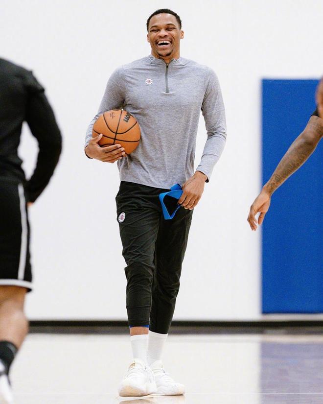 哈兰德有什么特别之处？瓜帅：我不知道，因为我本来就不知道（哈兰德的独特之处在哪？瓜迪奥拉：我也说不准，因为我确实不知道）