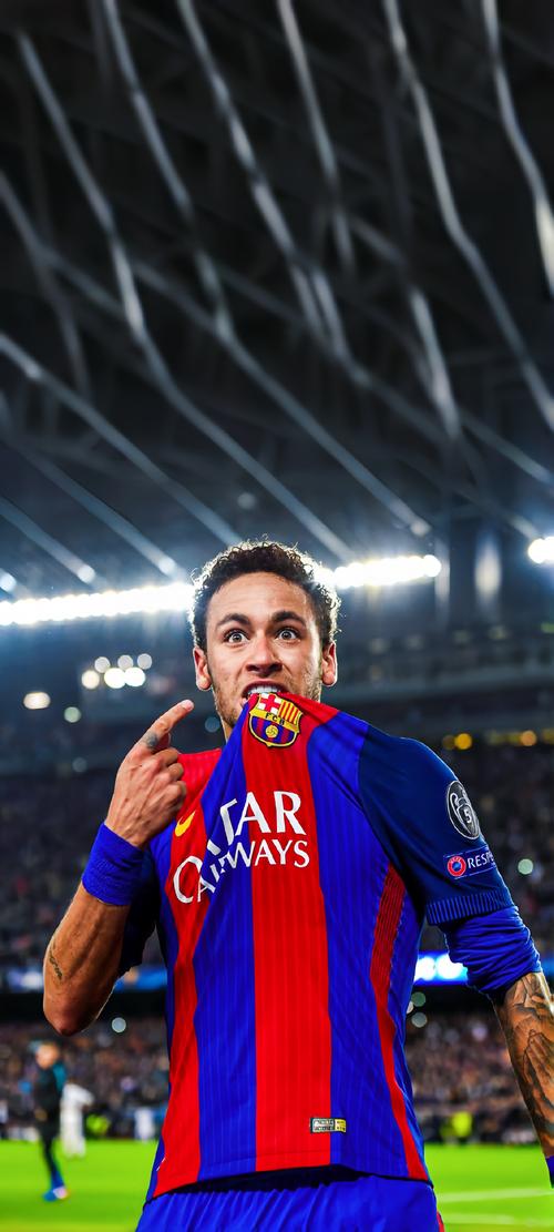 梅开二度助那不勒斯战胜尤文，霍伊伦当选全场最佳球员（双响引领那不勒斯力克尤文，霍伊伦荣膺全场MVP）