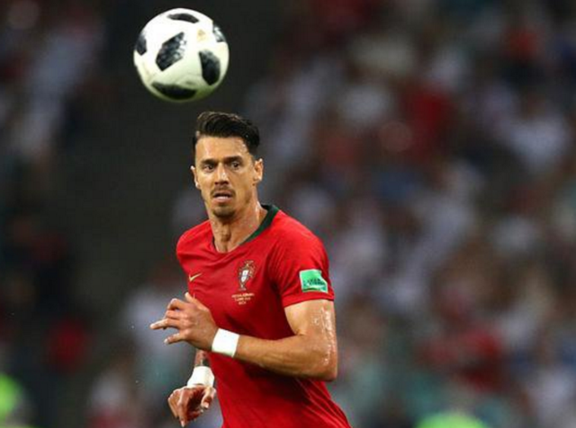 HWG！罗马诺：皇马前锋恩德里克外租至里昂半个赛季（罗马诺：HWG！皇马新星恩德里克将租借加盟里昂，期限半个赛季）