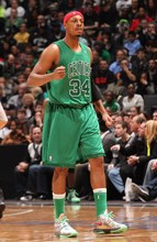 每体：拉菲尼亚可能在周末联赛回归名单，但可能不会上场（每体：拉菲尼亚有望周末联赛回归大名单，但出场成疑）